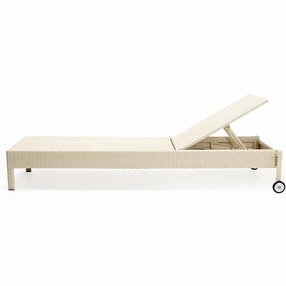 Poly Rattan Gartenliege mit Rädern – Sonnenbaden