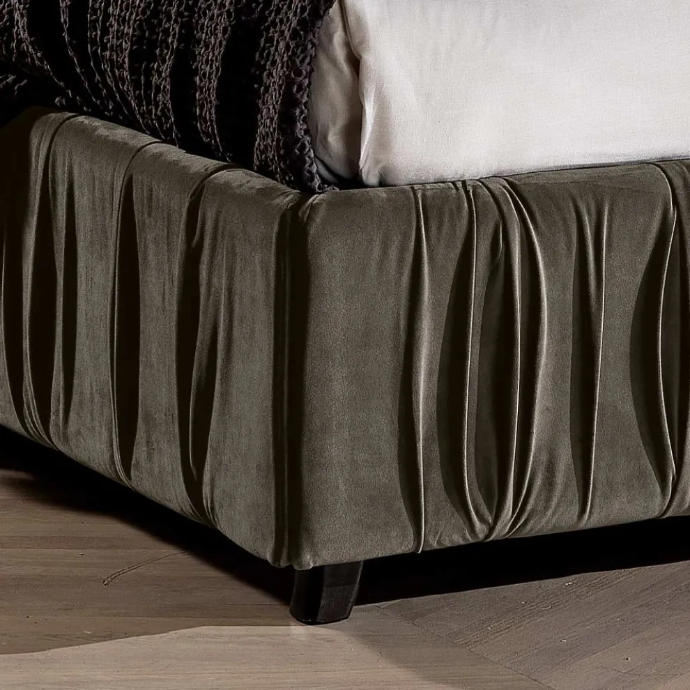 Modernes gepolstertes Doppelbett mit Falten oder gestepptem Design - Thomas