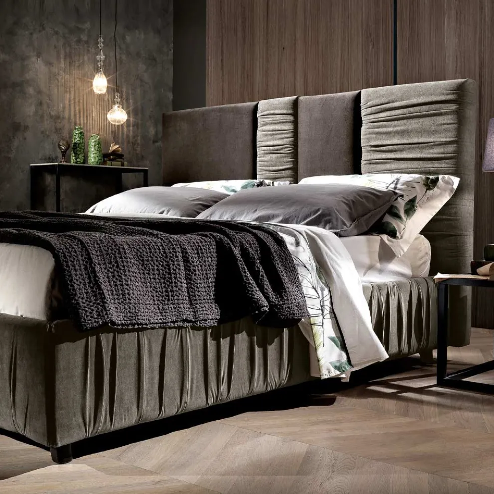 Modernes gepolstertes Doppelbett mit Falten oder gestepptem Design - Thomas