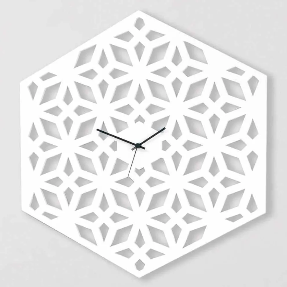 Große Wanduhr aus weißem taubengrauem oder grünem Designholz - Tarto