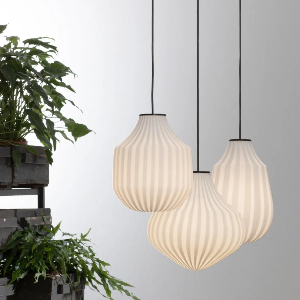 Runde Design-Hängelampe aus weißem Filigranglas - Caravan