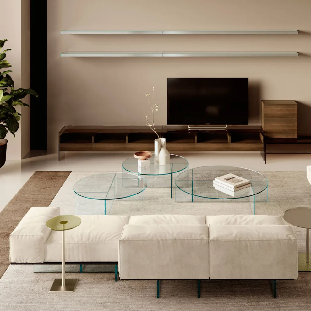 Sofa mit extraklarem Glassockel und Stoffsitz, hergestellt in Italien – Rory