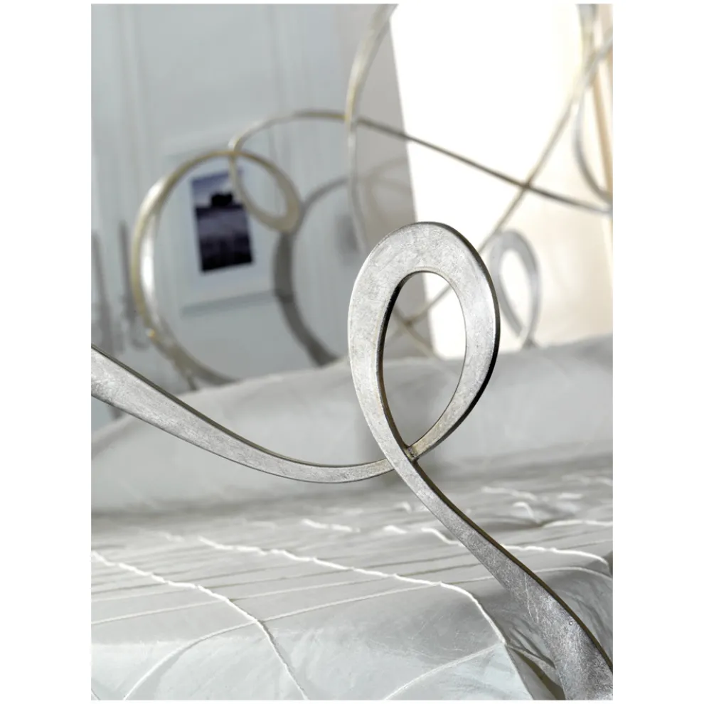Doppelbett mit massivem Eisenkopfteil, hergestellt in Italien – Nebbia
