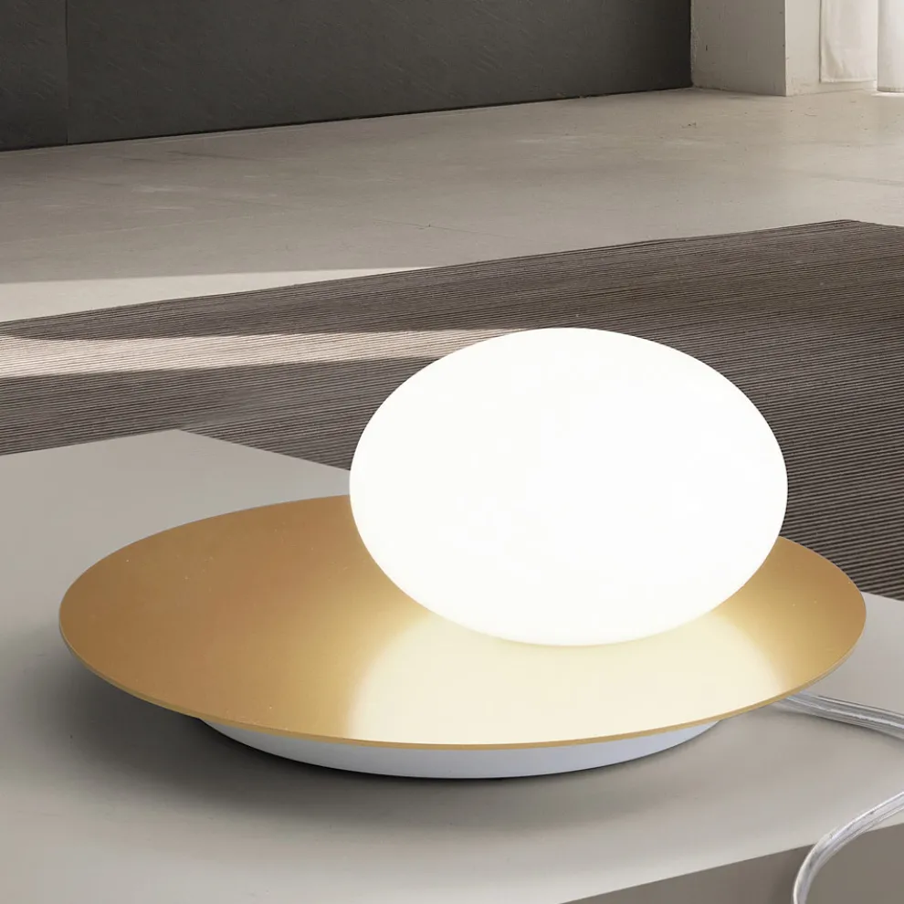 Stehlampe aus Aluminium, Metall und weißem Glas - Luma