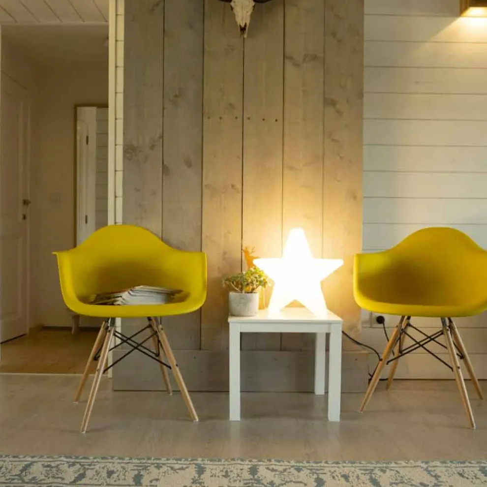 Stehlampe in weißer oder roter Sternform, modernes Design - Ringostar