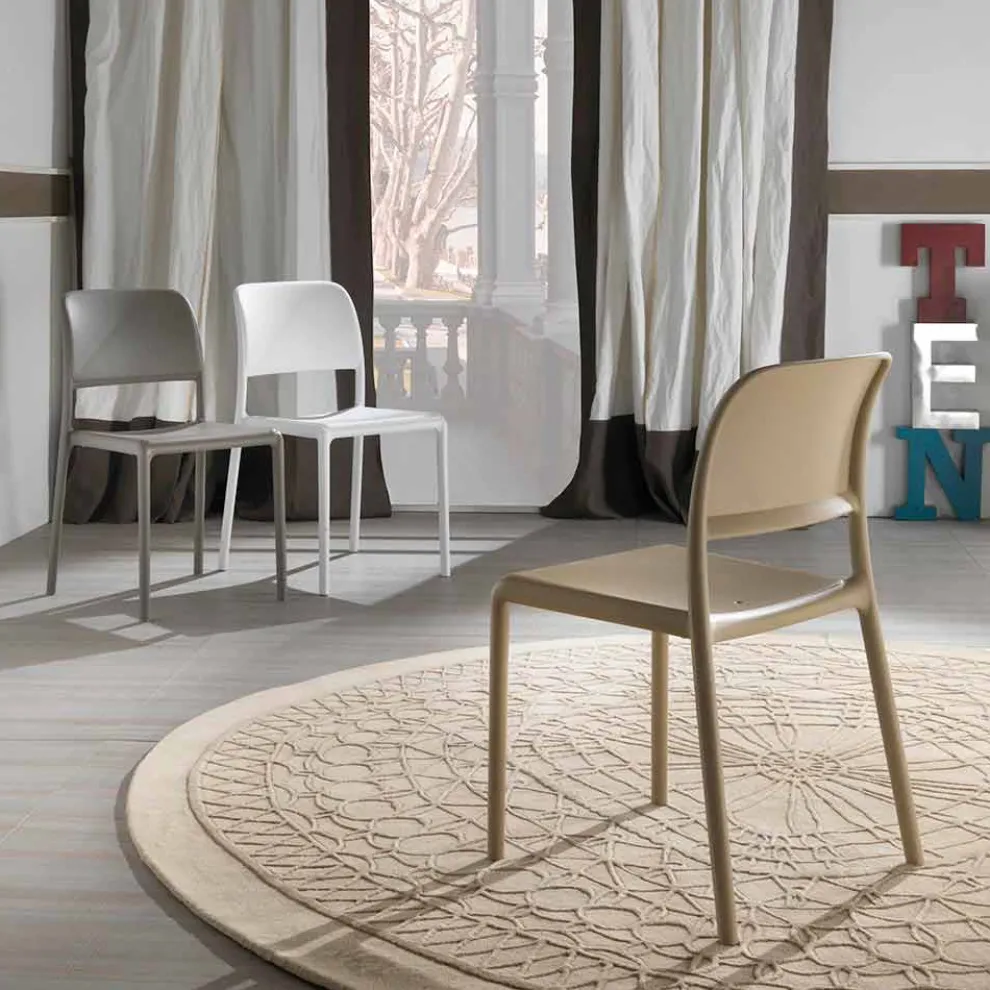 Stuhl aus Harz und Glasfaser in modernem Design Ravenna