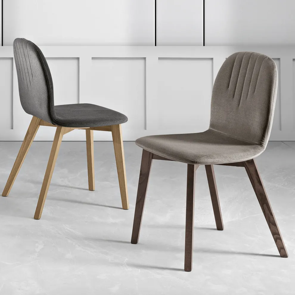 Stuhl mit Monocoque-Stoffsitz und Holzbeinen Made in Italy - Nezoku