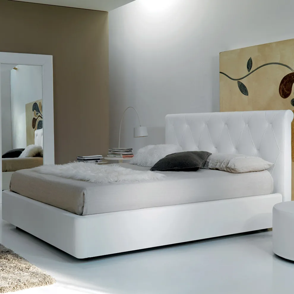 Doppelbett mit Holzstruktur mit Polyurethan überzogen - umgedreht