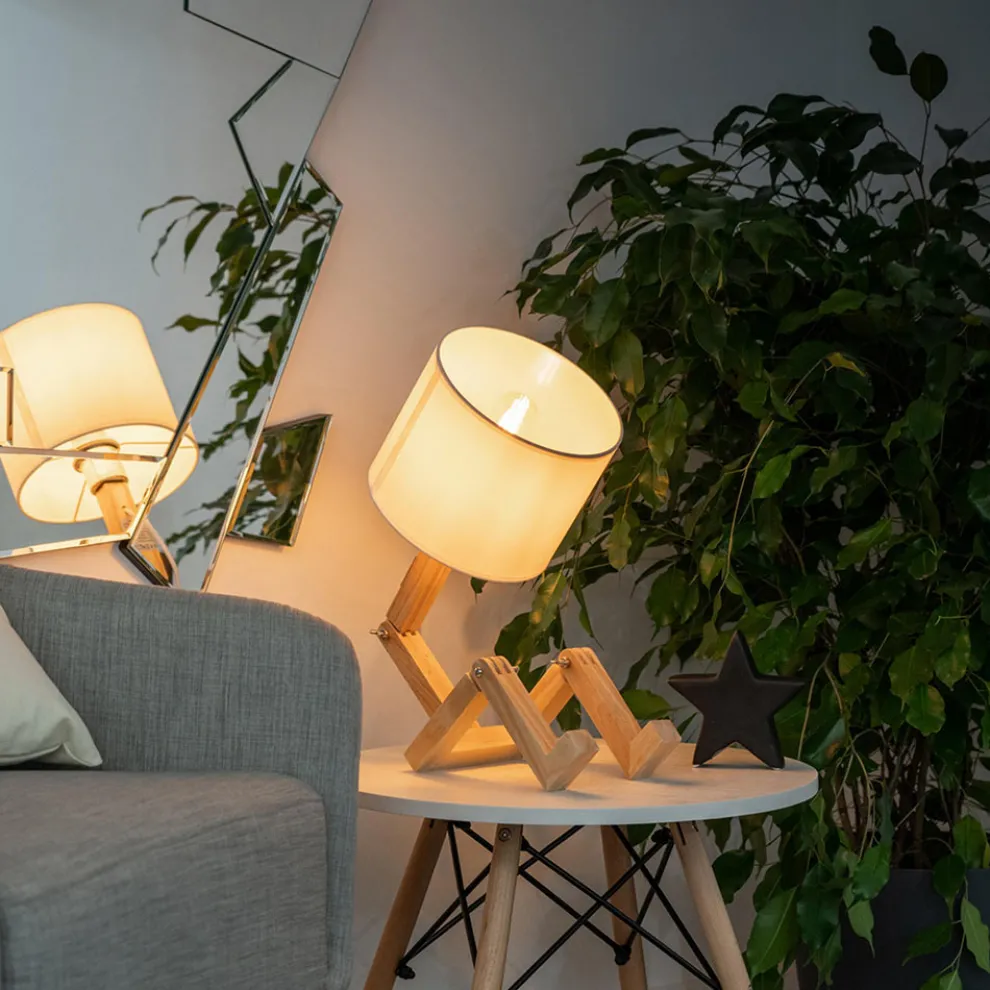 Tischlampe aus Naturholz mit Lampenschirm aus weißem - blauem Leinen