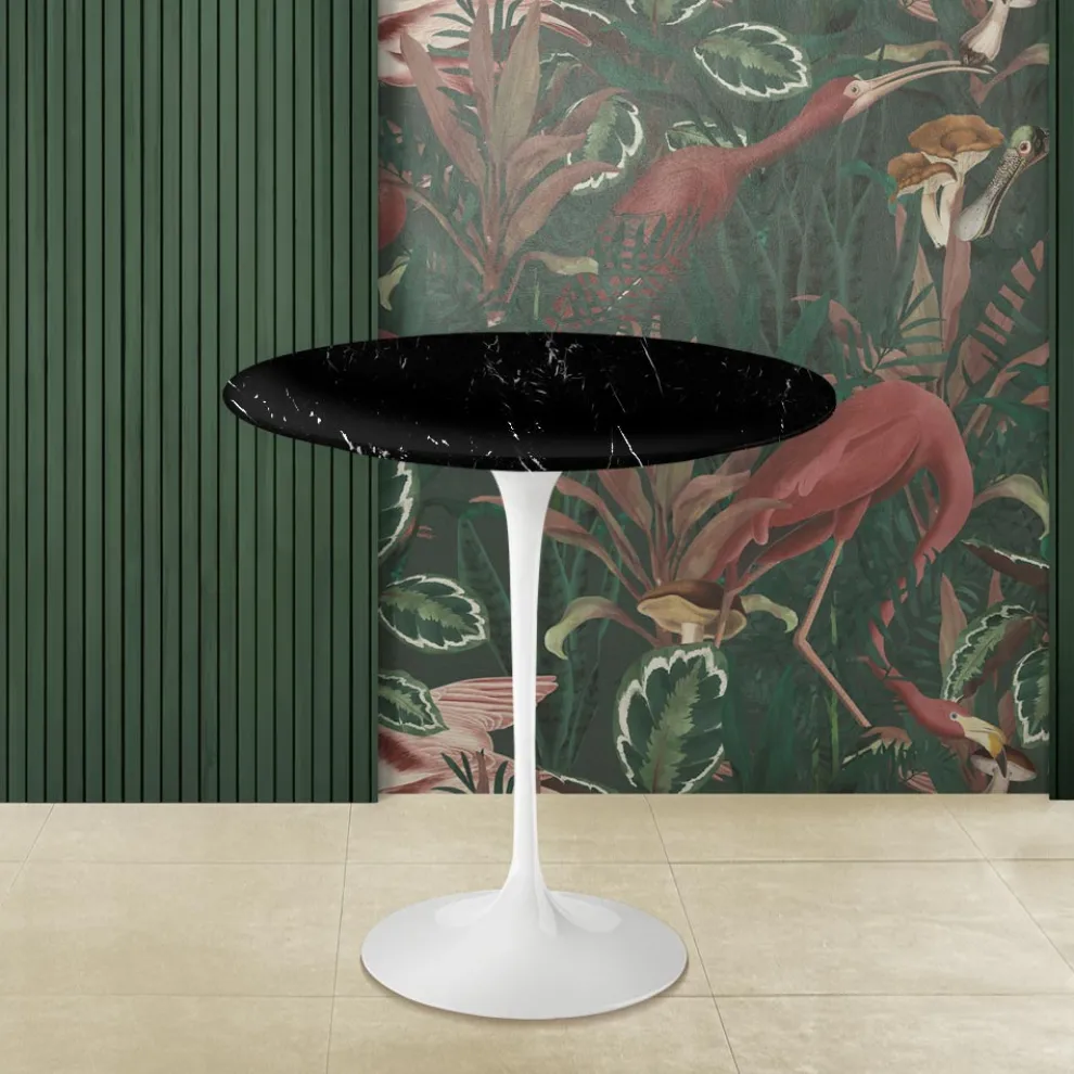 Tulip Eero Saarinen H 52 Couchtisch aus schwarzem Marquinia-Marmor, hergestellt in Italien – Scarlet