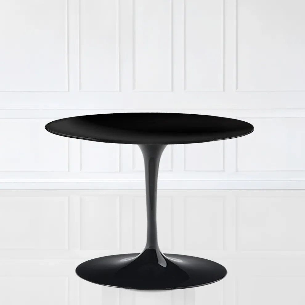 Tulip Eero Saarinen H 39 Ovaler Couchtisch aus schwarzem Flüssiglaminat, hergestellt in Italien – Scarlet