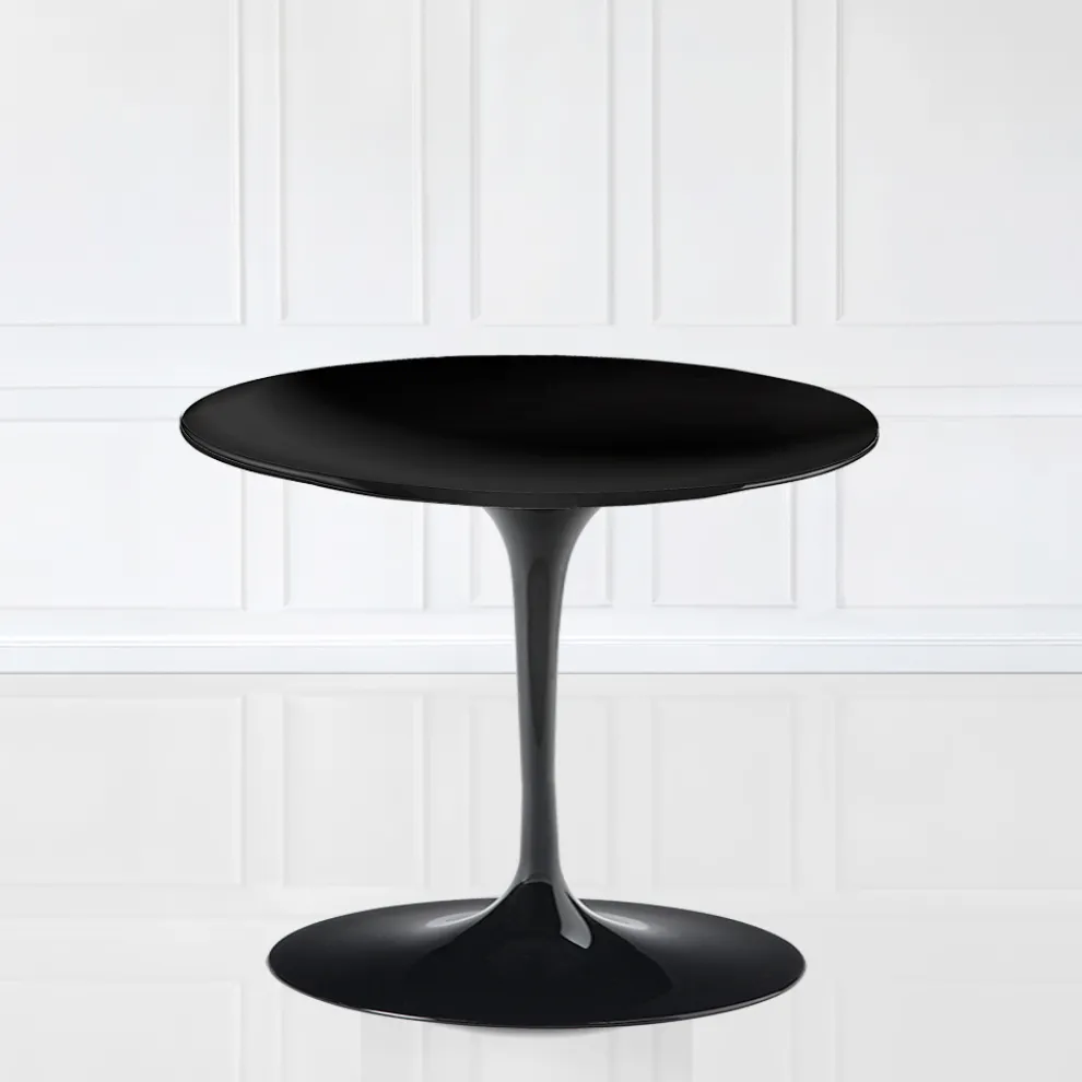 Tulip Eero Saarinen Couchtisch mit schwarzer Flüssiglaminatplatte, H 39, hergestellt in Italien – Scarlet