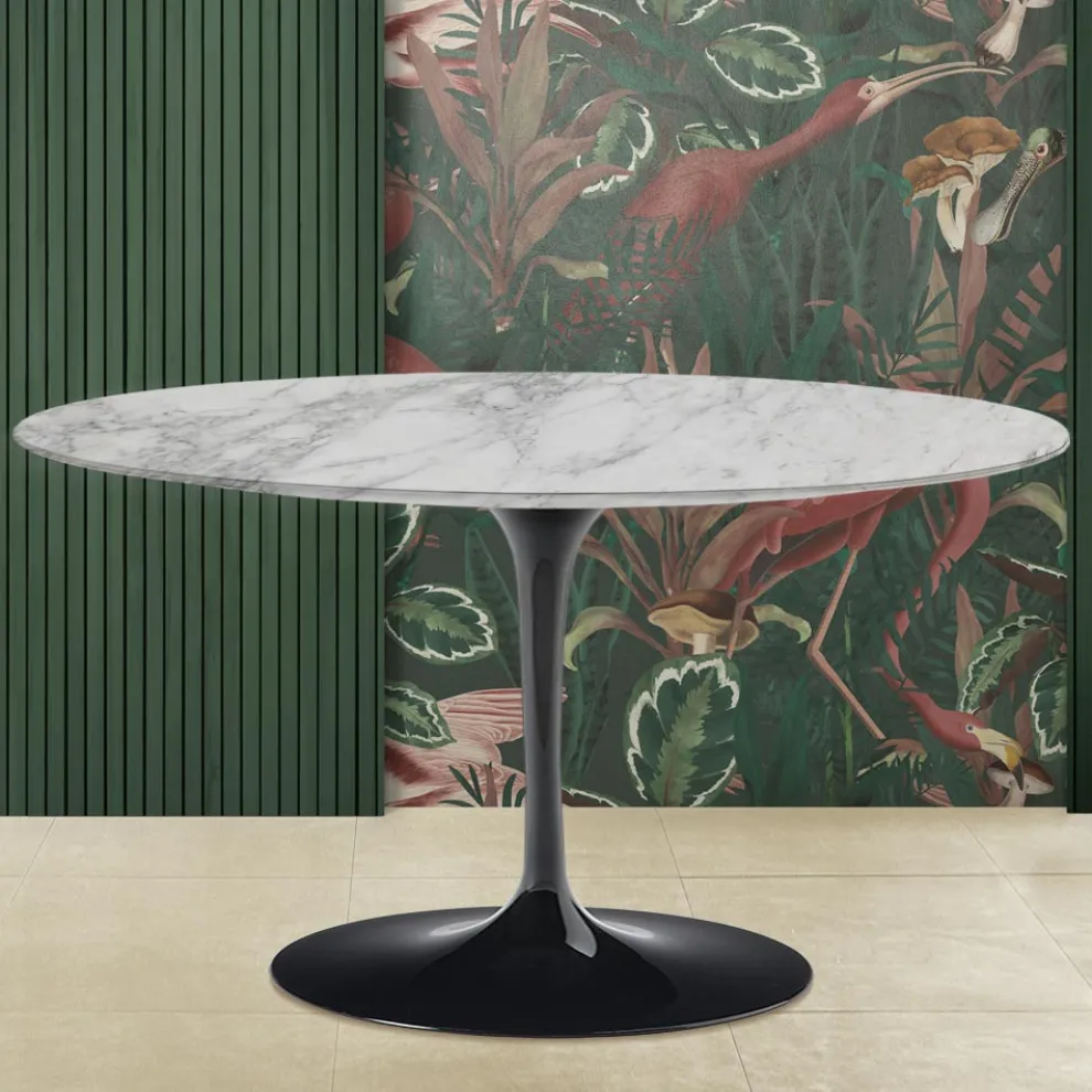 Tulip Eero Saarinen H 41 Ovaler Couchtisch mit Arabesken-Marmorplatte, hergestellt in Italien – Scarlet