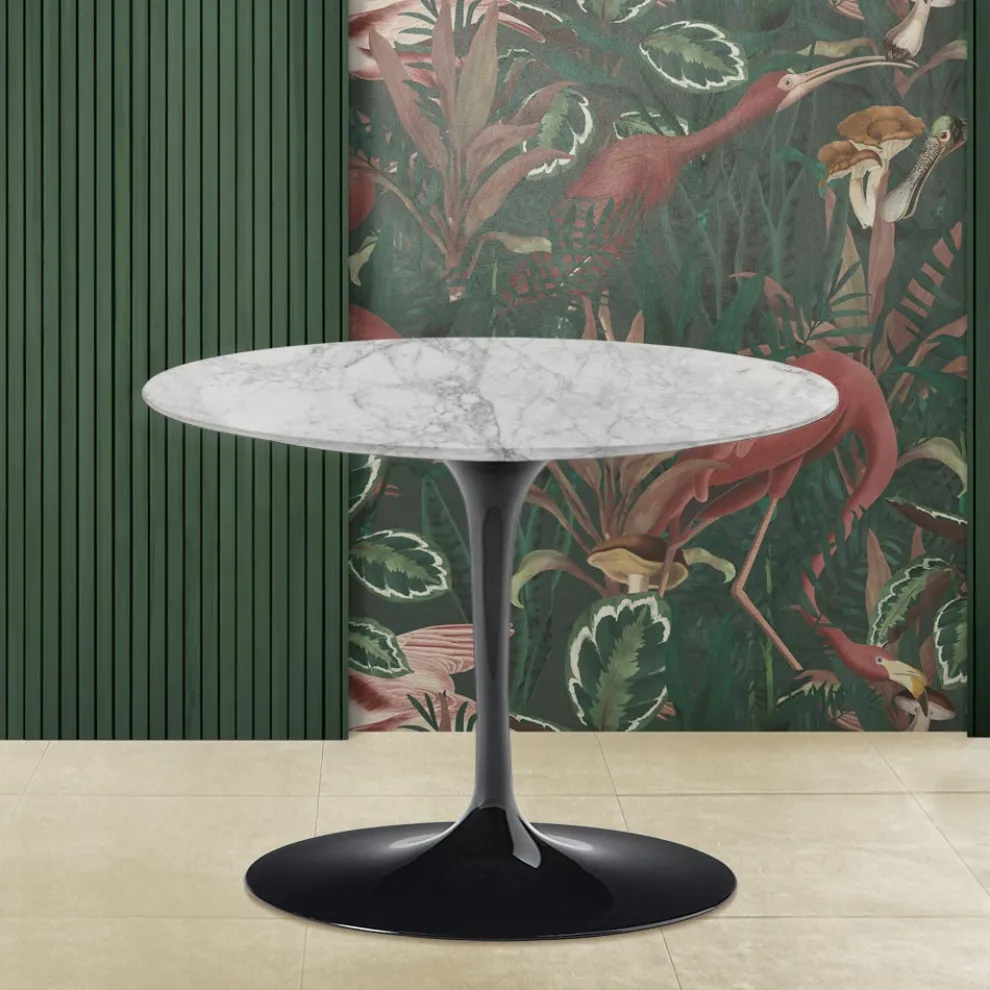 Tulip Saarinen H 41 Runder Couchtisch mit arabesker Marmorplatte, hergestellt in Italien – Scarlet