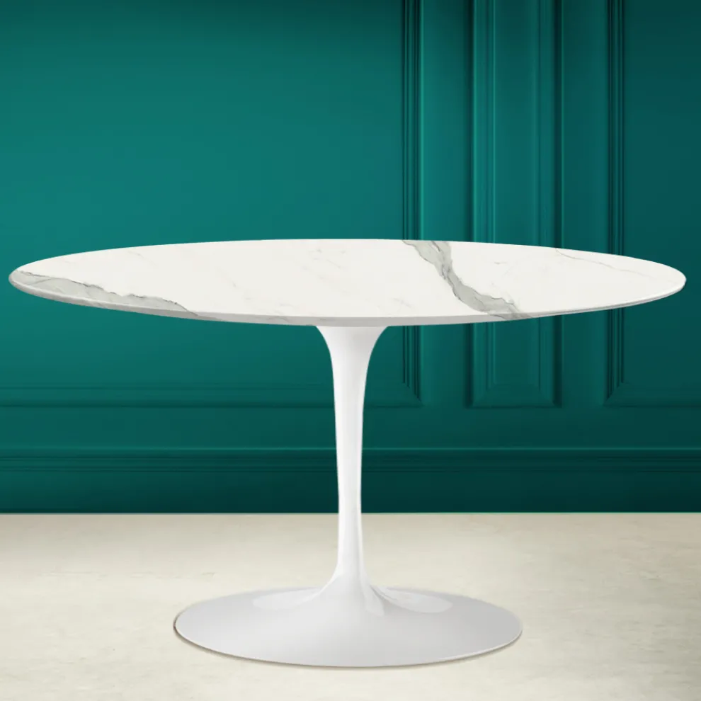 Tulip Saarinen H 41 Ovaler Couchtisch mit vollständig geäderter Statuen-Keramikplatte – Scarlet