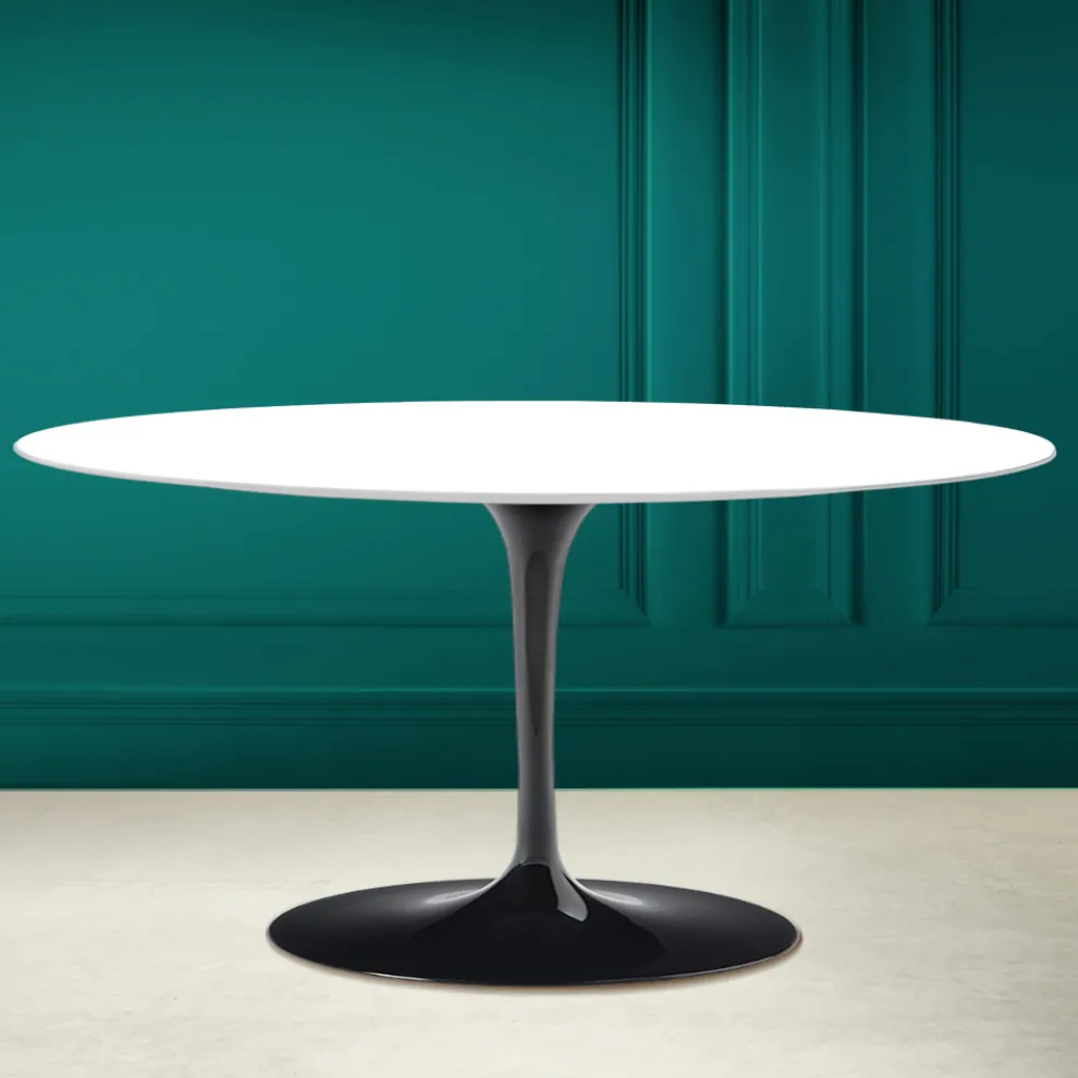 Tulip Saarinen Ovaler Couchtisch H 41 in absolutem Weiß, hergestellt in Italien – Scarlet
