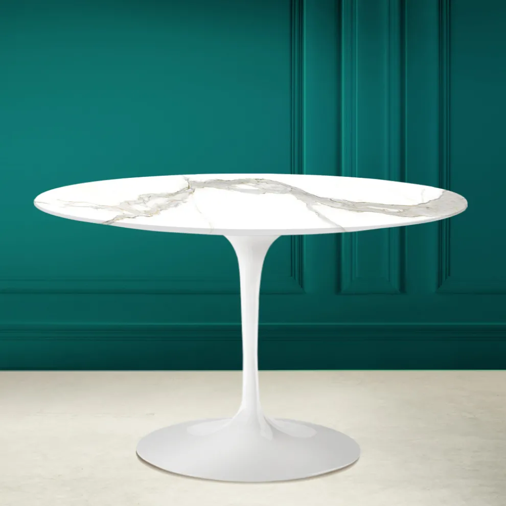 Tulpentisch Eero Saarinen H 73 aus Calacatta Michelangelo Made in Italy - Scharlachrot