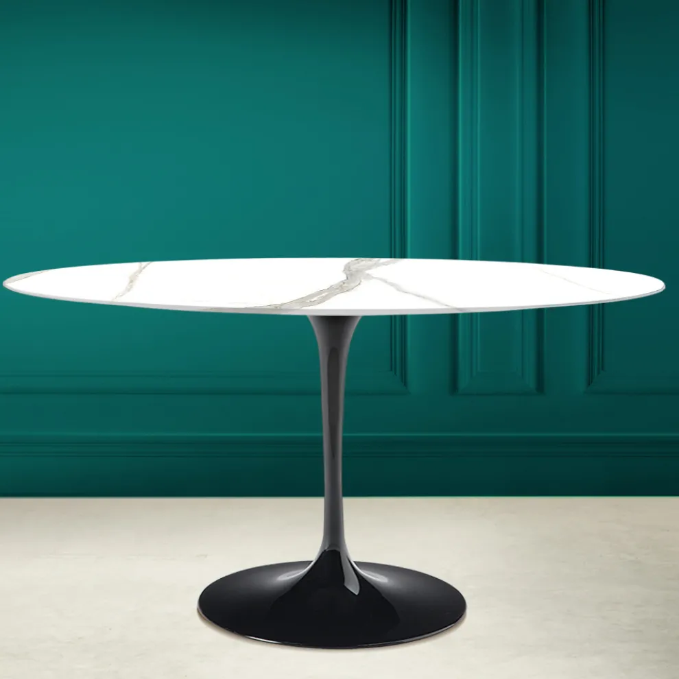Tulpentisch Eero Saarinen H 74 Oval aus Keramik Calacatta Michelangelo - Scharlachrot