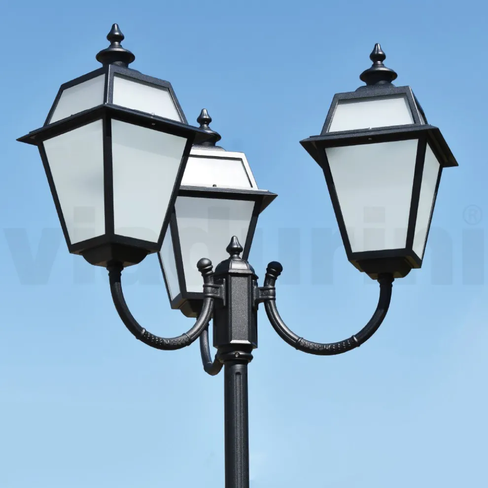 Vintage-Laternenpfahl mit 3 Lichtern aus Aluminium und Glas, hergestellt in Italien – Vivian