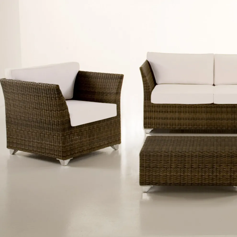 REHAU Polyrattan Garten-Lounge-Set und weiße Kissen - Pepe