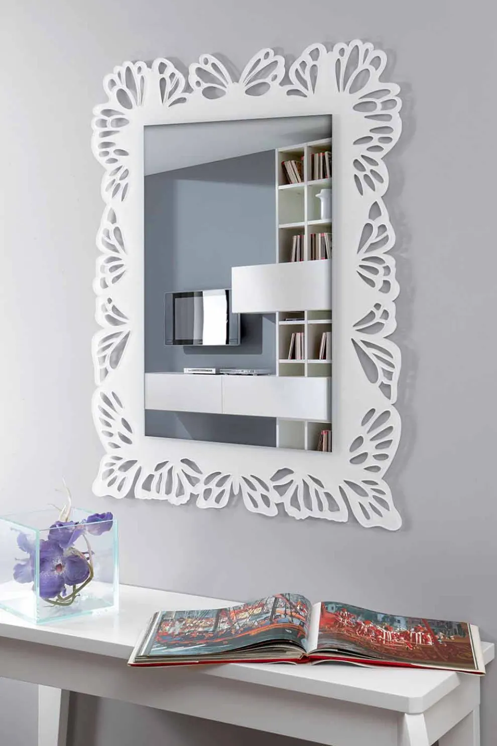 Weißer Plexiglas-Wandspiegel mit verziertem rechteckigem Rahmen - Alidifarf