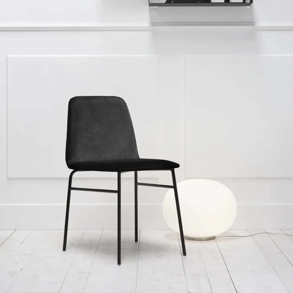 Wertvoller Stoffstuhl mit Metallbasis Hergestellt in Italien, 2 Stück - Molde