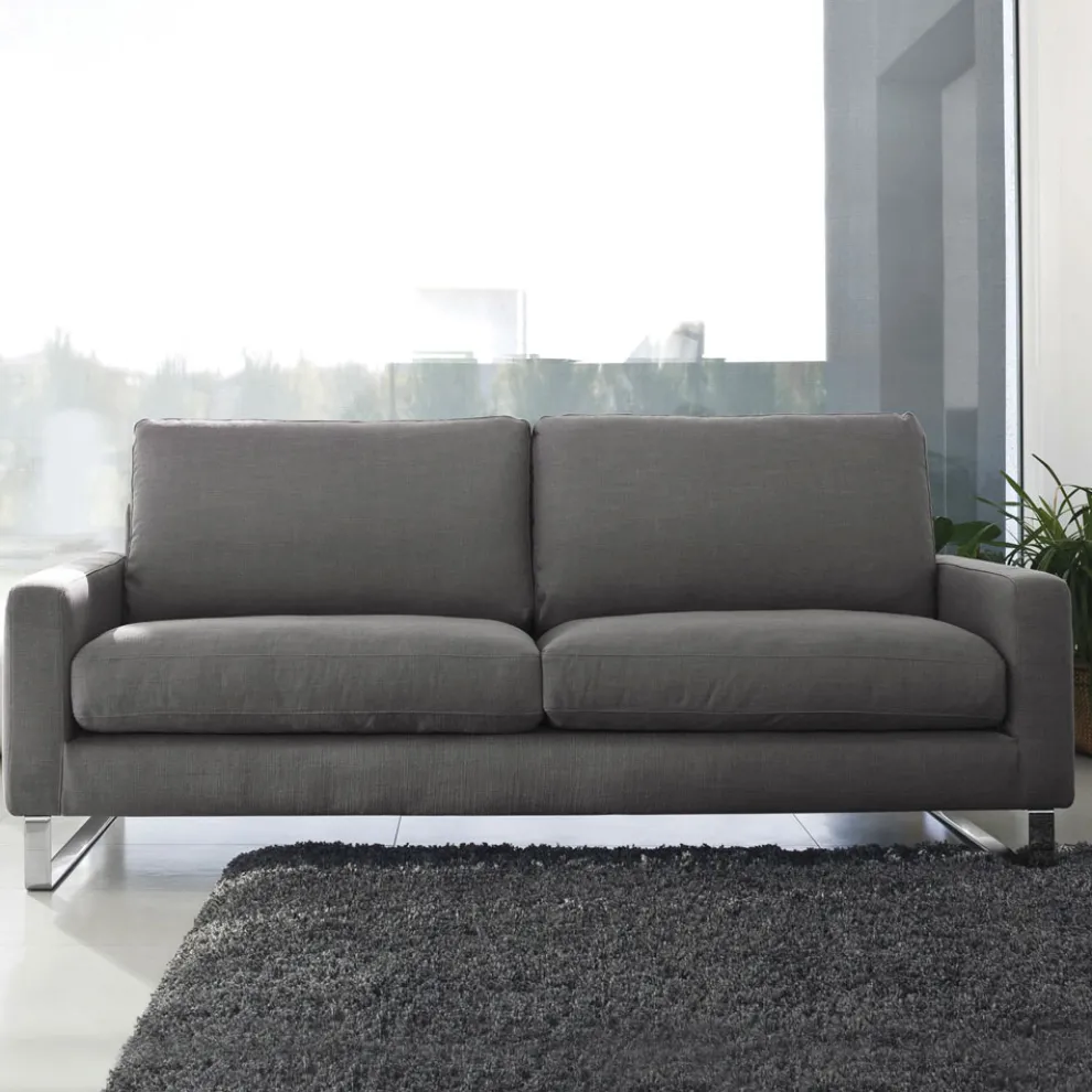Wohnzimmersofa mit Kufenfüßen aus verchromtem Metall - Exklusiv