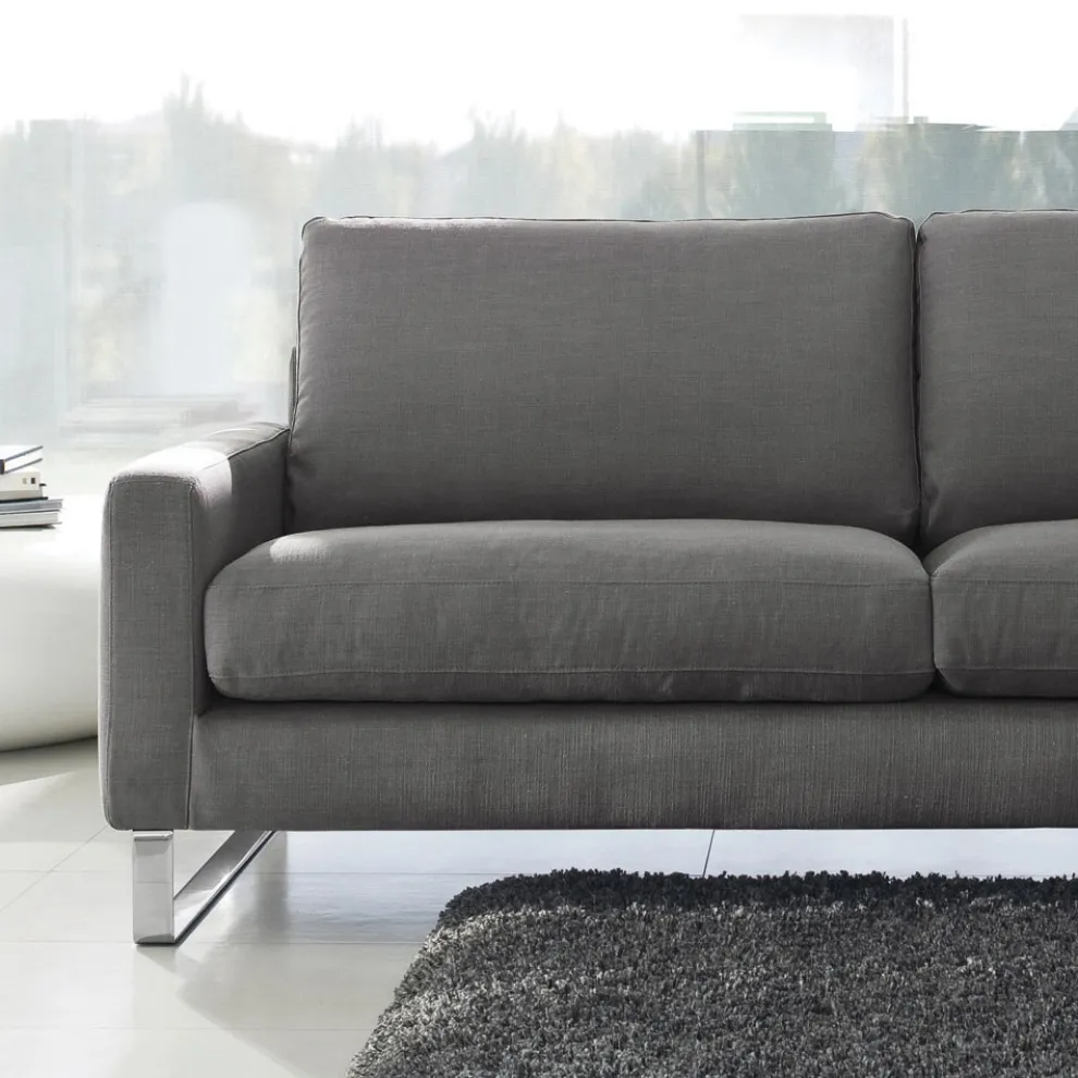 Wohnzimmersofa mit Kufenfüßen aus verchromtem Metall - Exklusiv