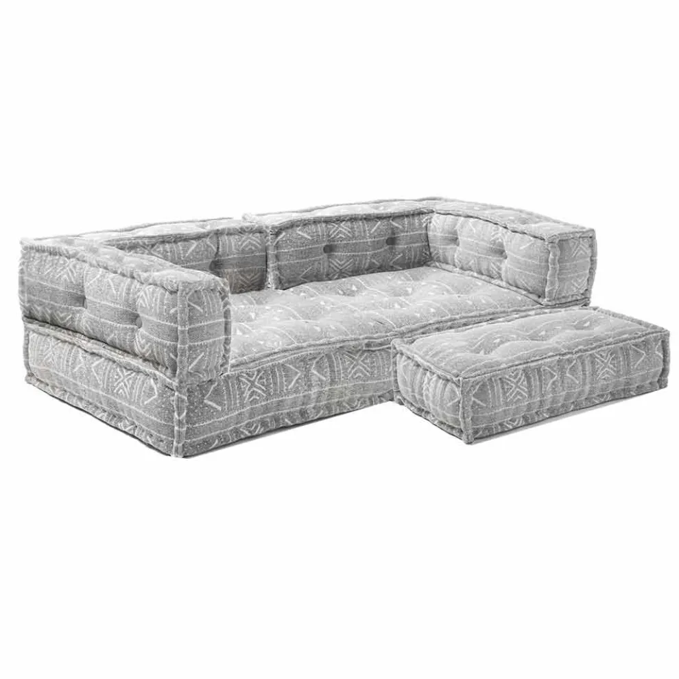 Zweisitzer-Sofa, bezogen mit Ethno-Design. Farbiger Stoff - Faser